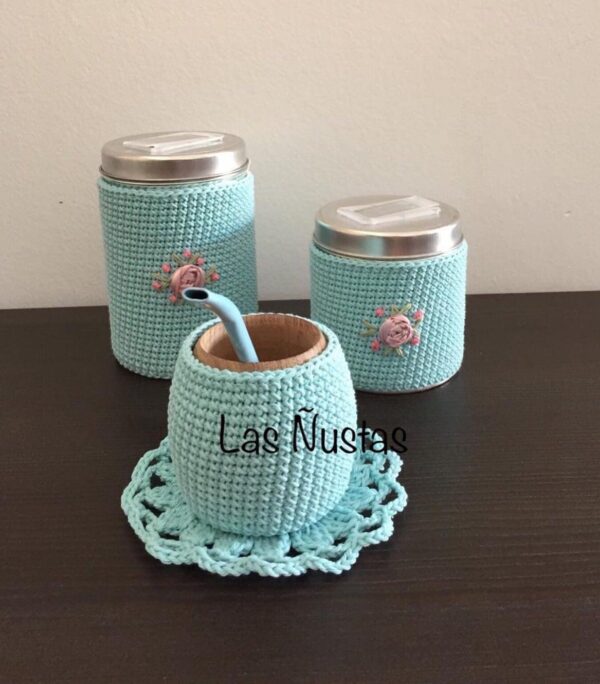 Set de mate algarrobo con funda tejida al crochet